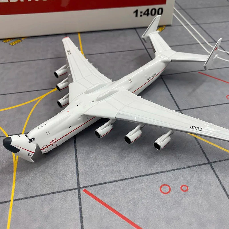 Antonov An-225 Mriya | Escala 1:400 (~21,2 cm) | En Aleación Metálica | Unión Soviética | Para Exhibición Estática