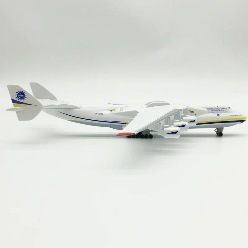 Antonov An-225 "Mriya" | Escala 1:400| En aleación metálica | Ucrania | Réplica para colección