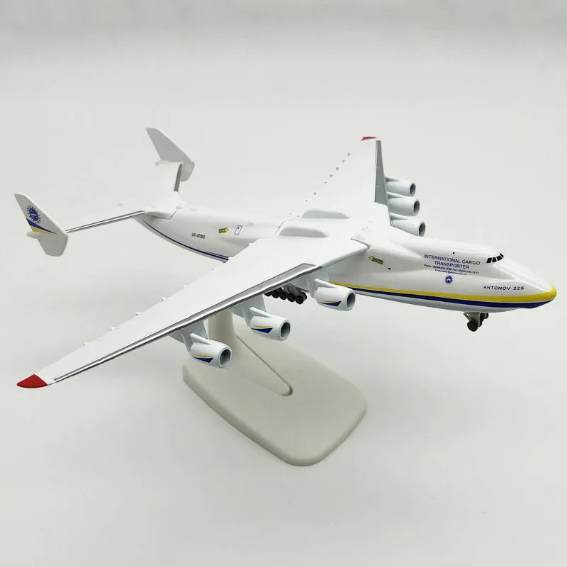 Antonov An-225 "Mriya" | Escala 1:400| En aleación metálica | Ucrania | Réplica para colección