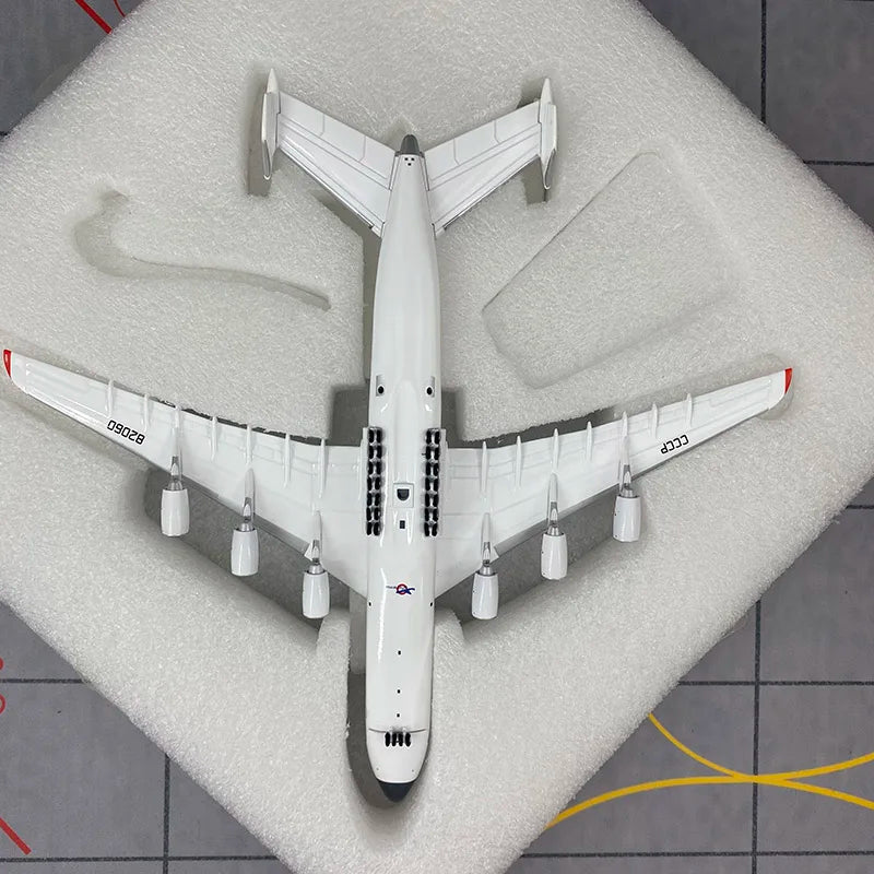 Antonov An-225 Mriya | Escala 1:400 (~21,2 cm) | En Aleación Metálica | Unión Soviética | Para Exhibición Estática