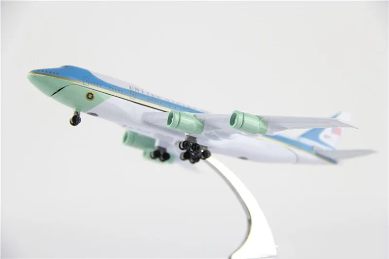 Boeing 747-300 Air Force One | Escala 1:400 (~17,1 cm) | En aleación metálica | EE. UU. | Con soporte y tren de aterrizaje