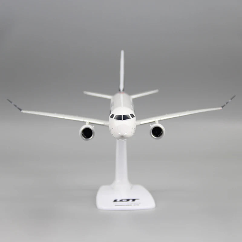 Embraer E175 & E195 | Escala 1:100 (~18,5 cm y ~22,5 cm) | En Plástico | Brasil/Polonia | Modelo para Armar de LOT Polish Airlines