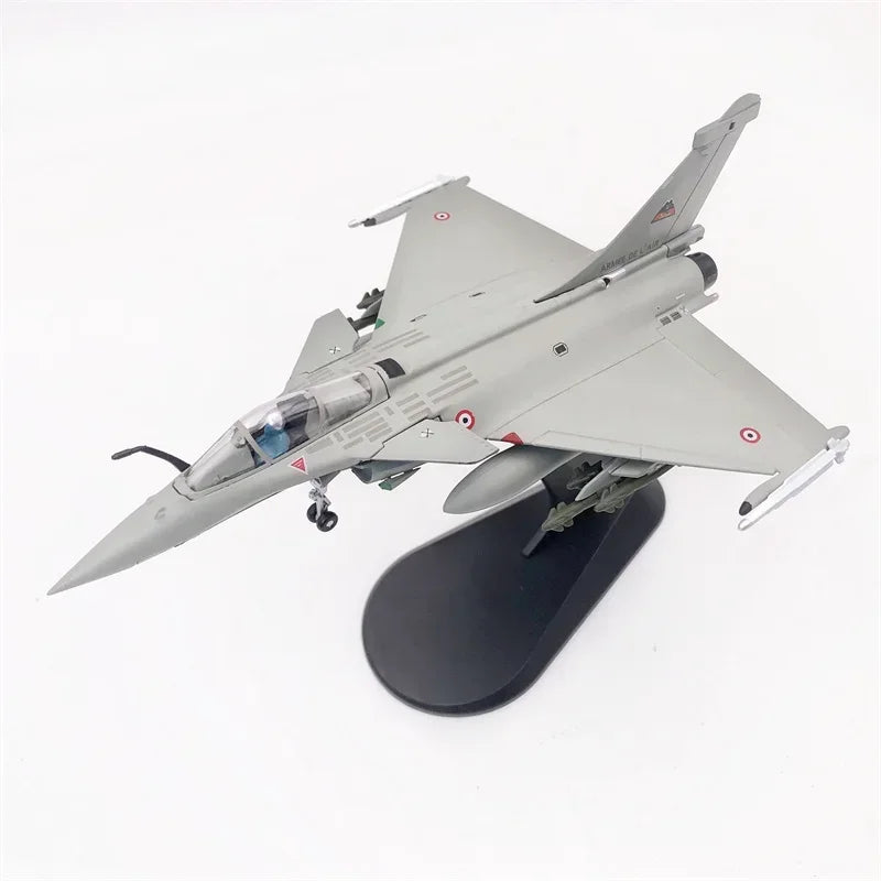 Dassault Rafale C | Escala 1:100 (~15,1 cm) | En aleación metálica | Francia | Caza de la Fuerza Aérea