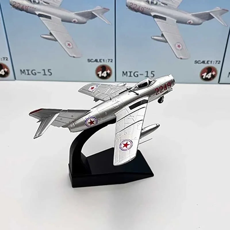 Mikoyan-Gurevich MiG-15 (J-5) | Escala 1:72 (~14,0 cm) | En aleación metálica | China | Caza a reacción de la Fuerza Aérea