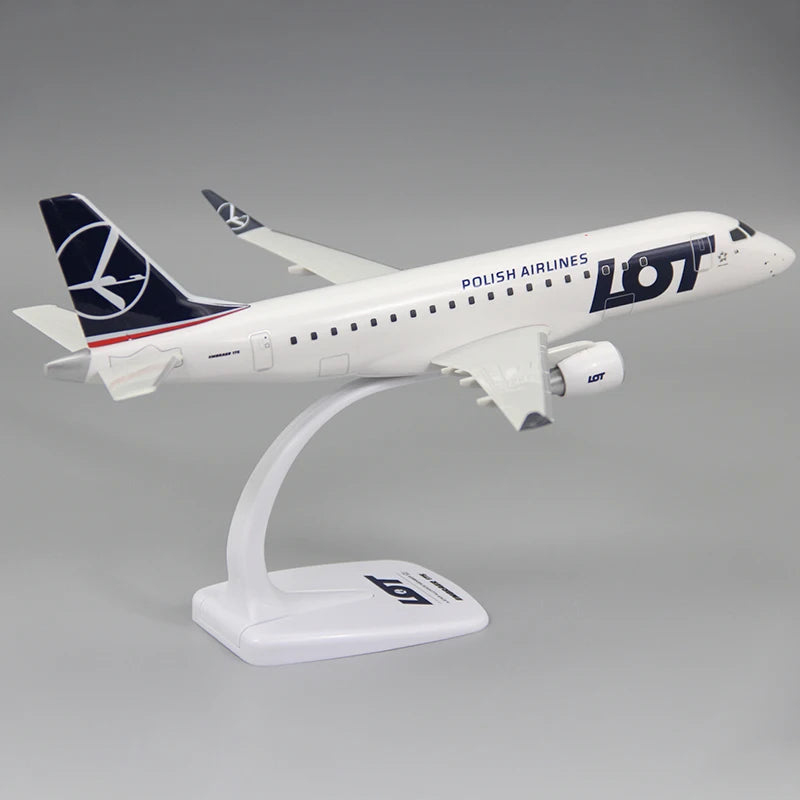 Embraer E175 & E195 | Escala 1:100 (~18,5 cm y ~22,5 cm) | En Plástico | Brasil/Polonia | Modelo para Armar de LOT Polish Airlines