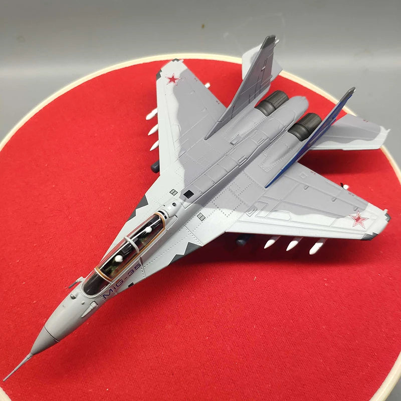 MiG-35 | Escala 1:100 (~16,7 cm) | Aleación Metálica | Rusia | Para Exhibición y Colección
