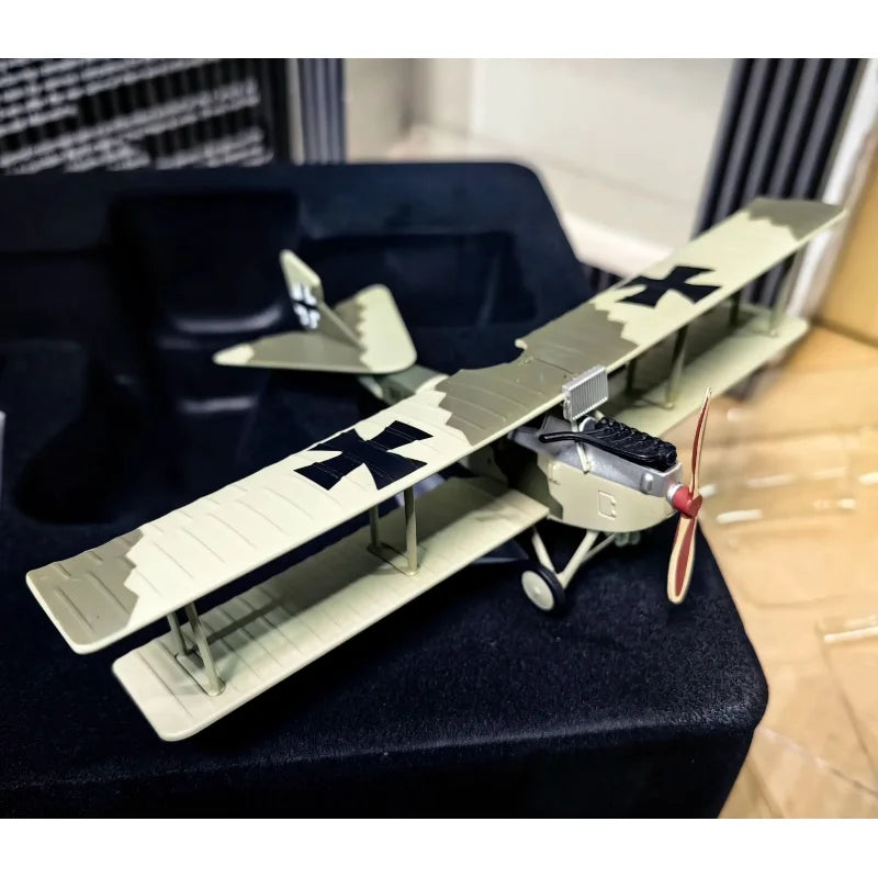 Biplano Hansa-Brandenburg | Escala 1:72 | De Aleación Metálica | Austria-Hungría | Con Soporte para Exhibición