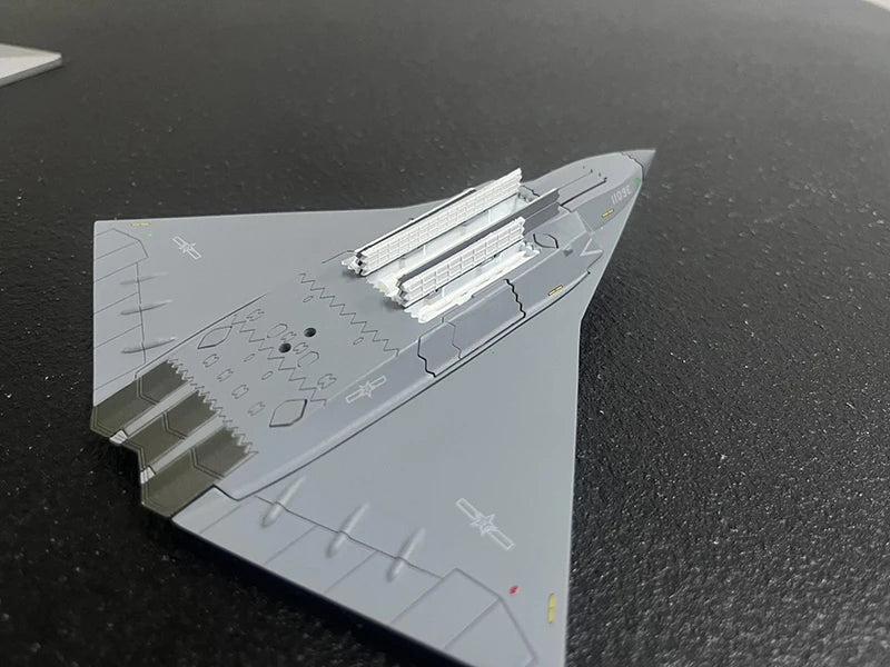 J-36 | Escala 1:144 (~12,5 cm) | Aleación Metálica | China | Modelo de Avión de Combate