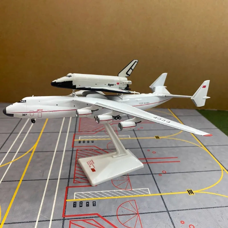 Antonov An-225 Mriya | Escala 1:400 (~21,2cm) | Em Liga Metálica | Ucrânia | Com Ônibus Espacial Buran