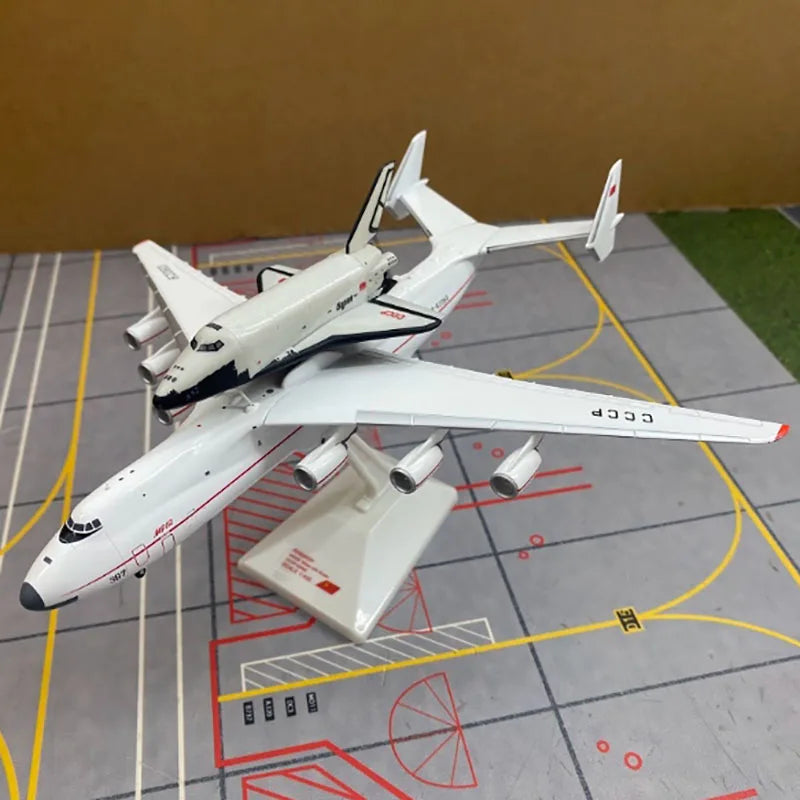 Antonov An-225 Mriya | Escala 1:400 (~21,2cm) | Em Liga Metálica | Ucrânia | Com Ônibus Espacial Buran