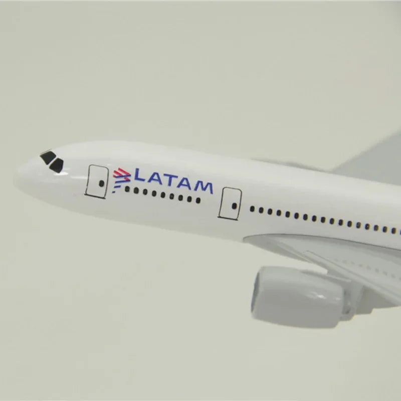 Boeing 787 Dreamliner | Escala 1:400 | En Aleación Metálica | Chile | Con Base para Exhibición
