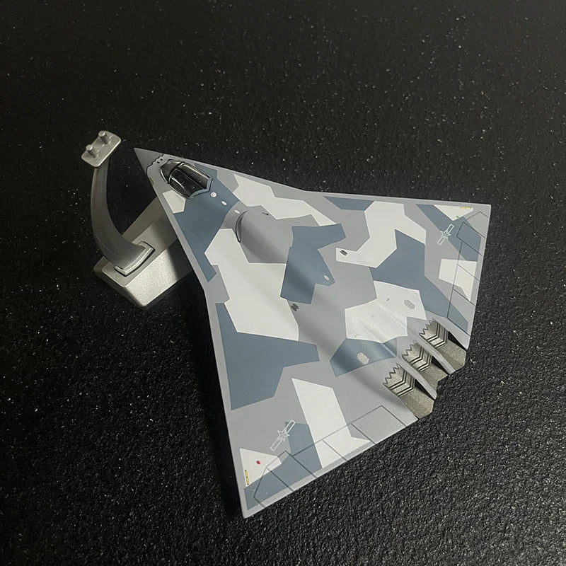 J-36 | Escala 1:144 (~12,5 cm) | Aleación Metálica | China | Modelo de Avión de Combate
