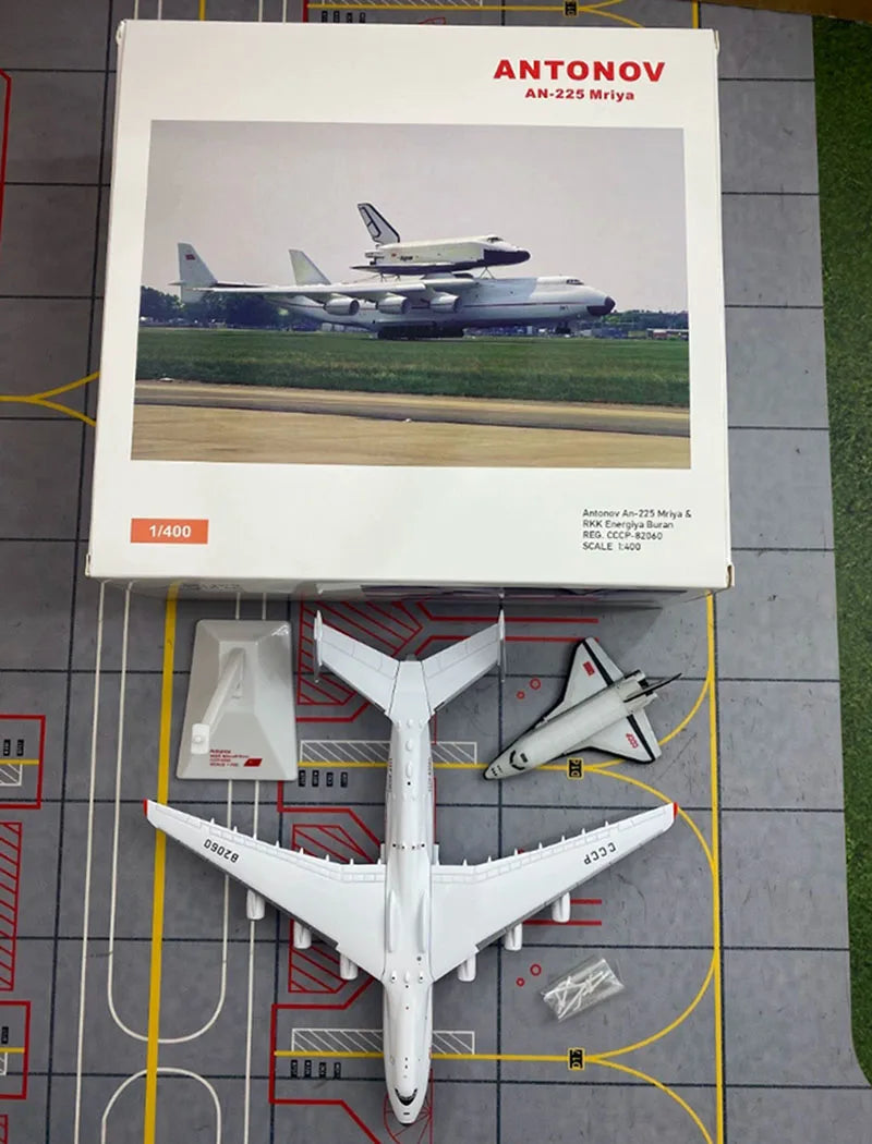 Antonov An-225 Mriya | Escala 1:400 (~21,2cm) | Em Liga Metálica | Ucrânia | Com Ônibus Espacial Buran