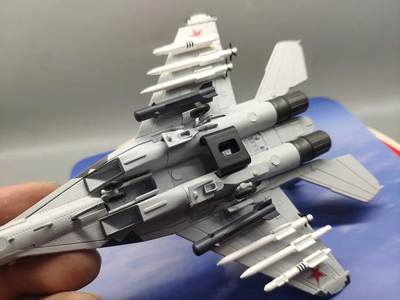 MiG-35 | Escala 1:100 (~16,7 cm) | Aleación Metálica | Rusia | Para Exhibición y Colección