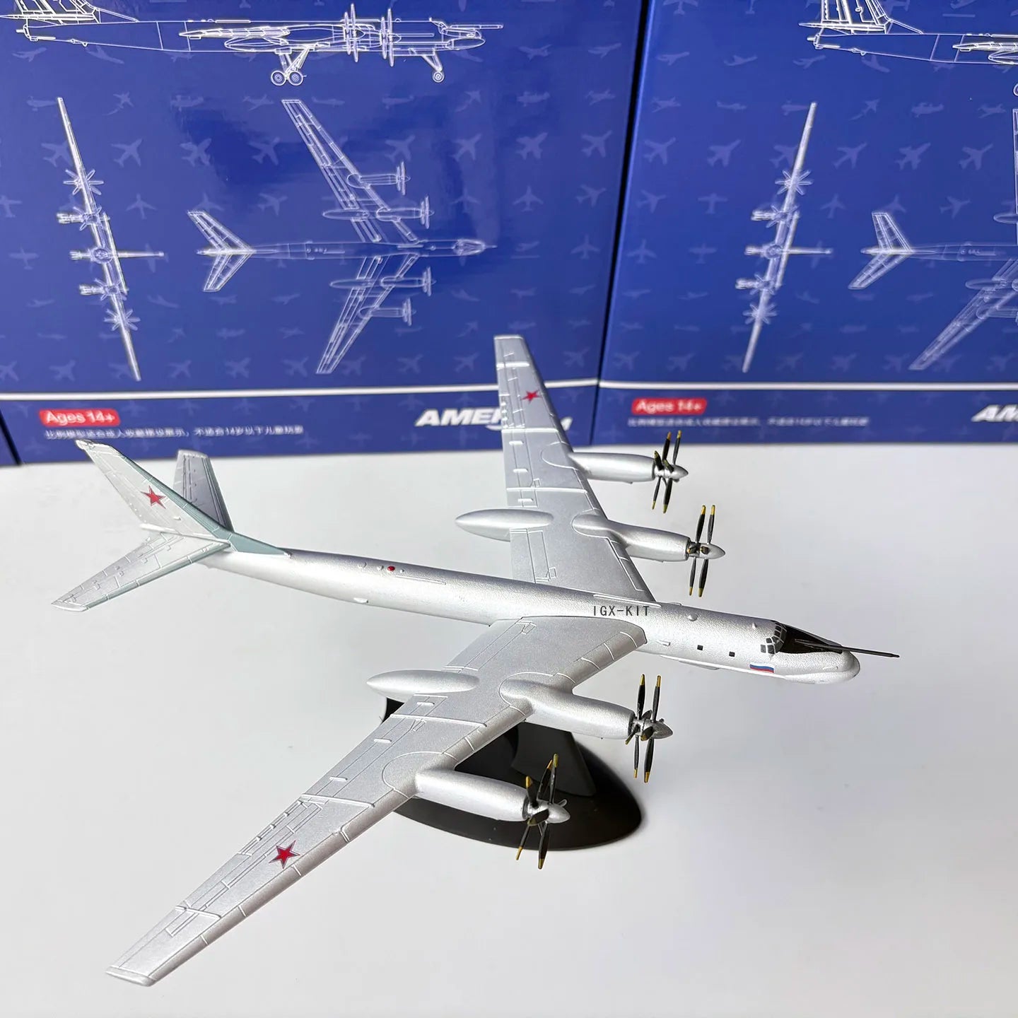Tupolev TU-95 Bear | Escala 1:200 (~23,5 cm) | Aleación Metálica | URSS | Bombardero Estratégico