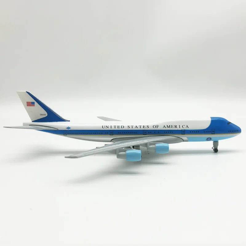 Boeing 747-300 Air Force One | Escala 1:400 (~17,1 cm) | En aleación metálica | EE. UU. | Con soporte y tren de aterrizaje