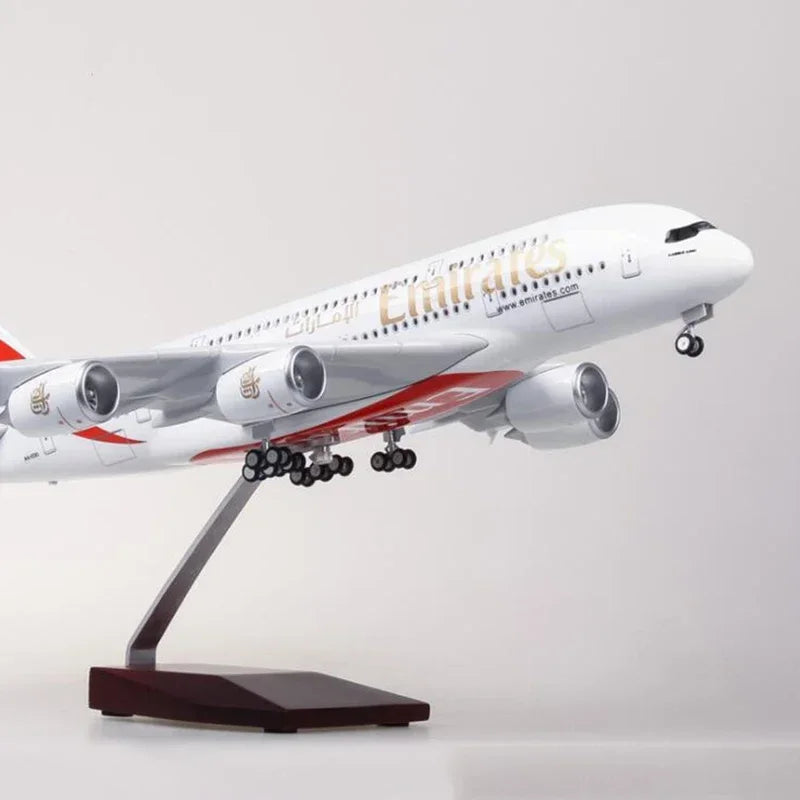 Airbus A380 | Escala 1:160 (~45,5 cm) | En Aleación Metálica y Plástico/Resina | Emiratos Árabes Unidos | Con Luces y Tren de Aterrizaje Retráctil