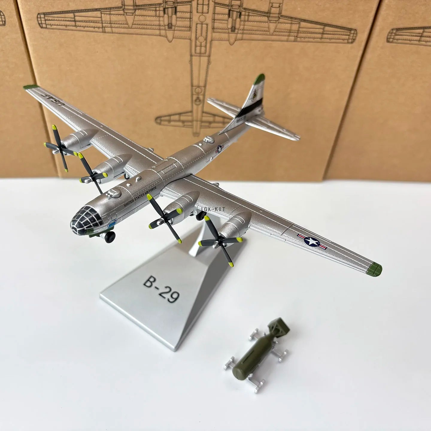 B-29 Superfortress | Escala 1:200 (~21,5 cm) | Aleación Metálica | EE. UU. | Bombardero Pesado, Modelo Estático para Exhibición