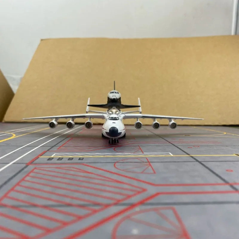 Antonov An-225 Mriya | Escala 1:400 (~21,2cm) | Em Liga Metálica | Ucrânia | Com Ônibus Espacial Buran