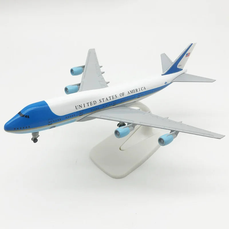 Boeing 747-300 Air Force One | Escala 1:400 (~17,1 cm) | En aleación metálica | EE. UU. | Con soporte y tren de aterrizaje