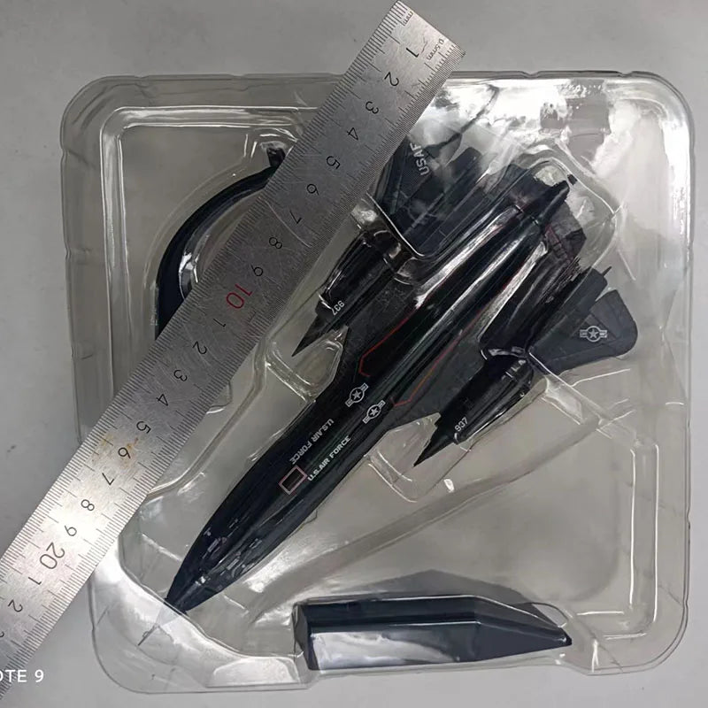 SR-71A Blackbird | Escala 1:144 (~14,2 cm) | En Aleación Metálica | EE. UU. | Para Colección