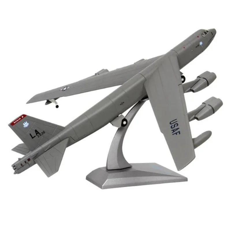 B-52 Stratofortress | Escala 1:200 | En Plástico | EE. UU. | Bombardero Estratégico para Exhibición