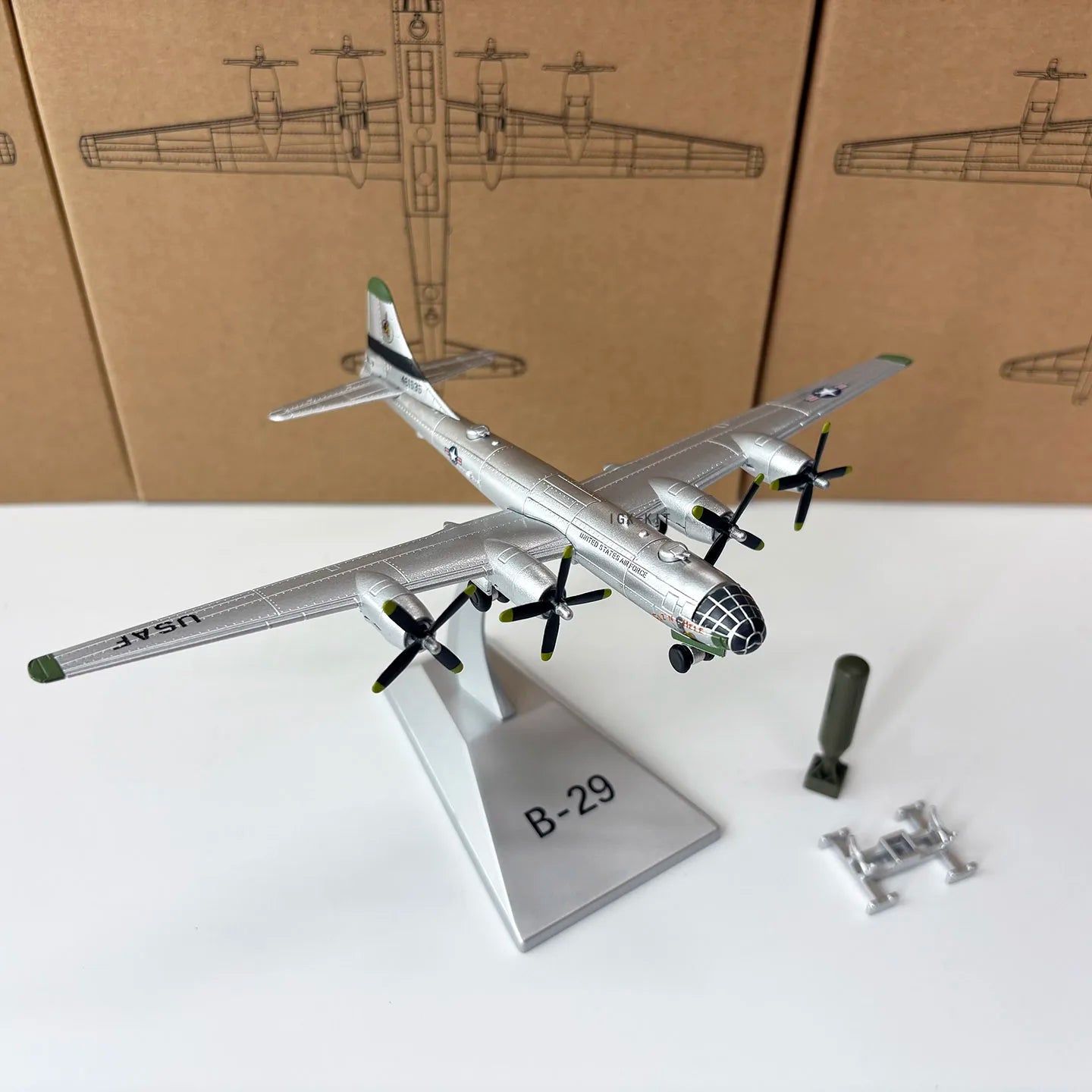 B-29 Superfortress | Escala 1:200 (~21,5 cm) | Aleación Metálica | EE. UU. | Bombardero Pesado, Modelo Estático para Exhibición