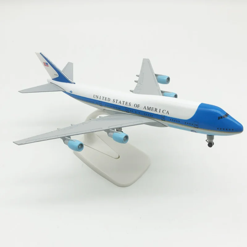 Boeing 747-300 Air Force One | Escala 1:400 (~17,1 cm) | En aleación metálica | EE. UU. | Con soporte y tren de aterrizaje