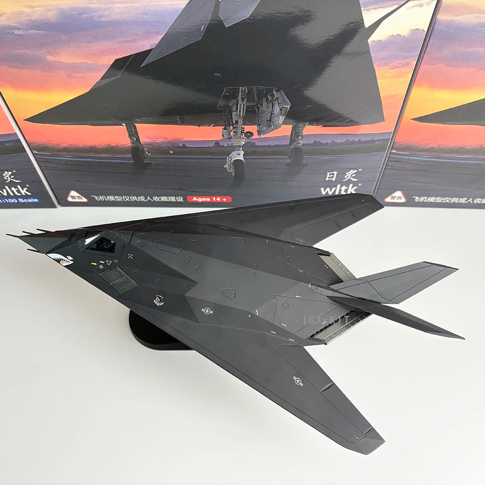 F-117 Nighthawk | Escala 1:72 (~21,3 cm) | Aleación Metálica | EE. UU. | Bombardero Sigiloso para Exhibición y Colección
