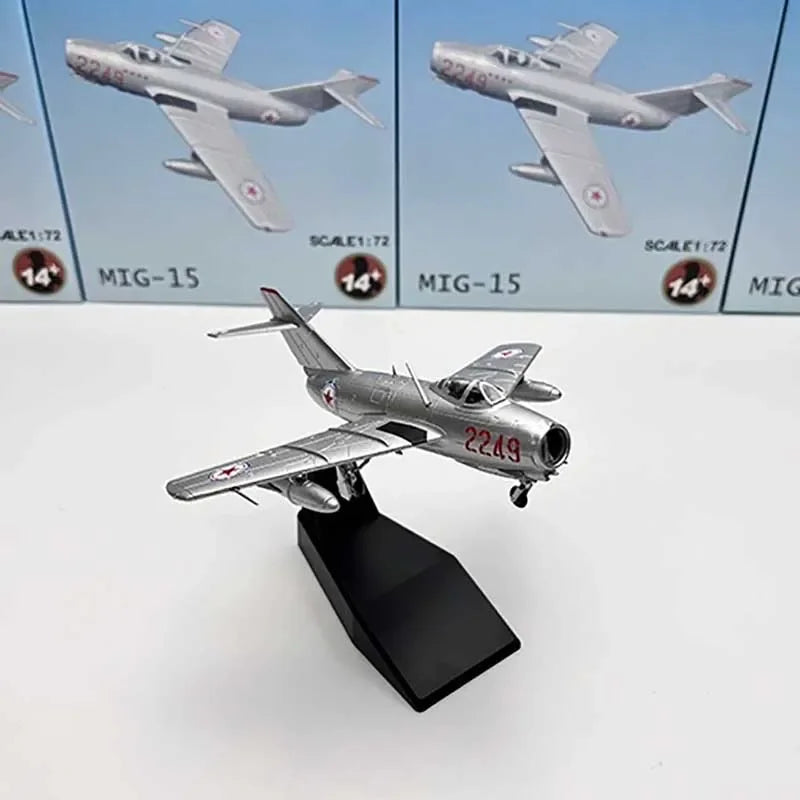 Mikoyan-Gurevich MiG-15 (J-5) | Escala 1:72 (~14,0 cm) | En aleación metálica | China | Caza a reacción de la Fuerza Aérea