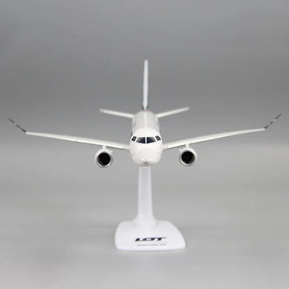 Embraer E175 & E195 | Escala 1:100 (~18,5 cm y ~22,5 cm) | En Plástico | Brasil/Polonia | Modelo para Armar de LOT Polish Airlines