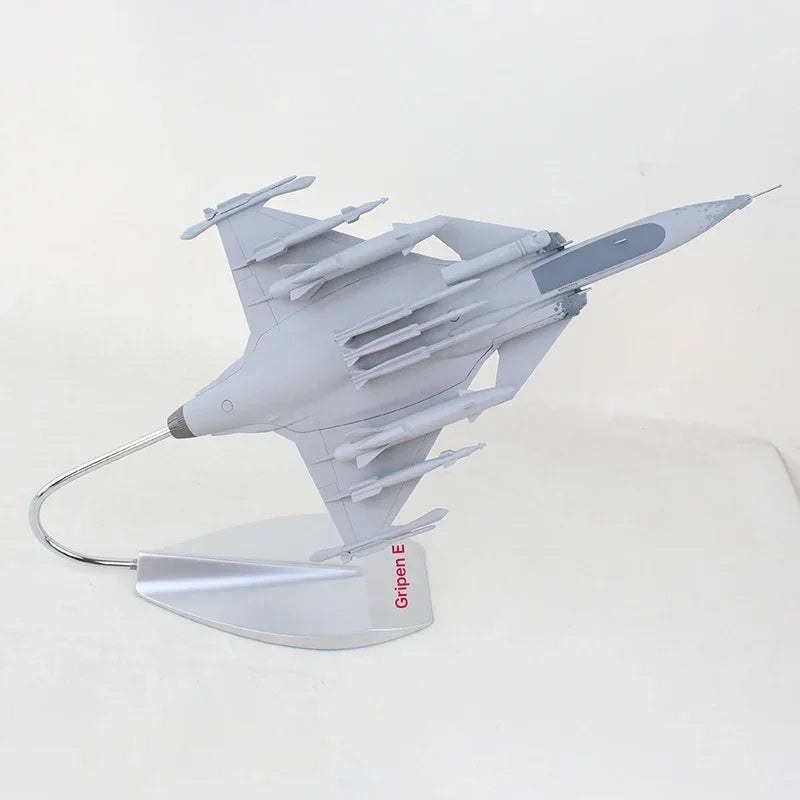 Saab JAS-39 Gripen | Escala 1:48 (~29,0 cm) | En plástico | Suecia | Caza multifunción