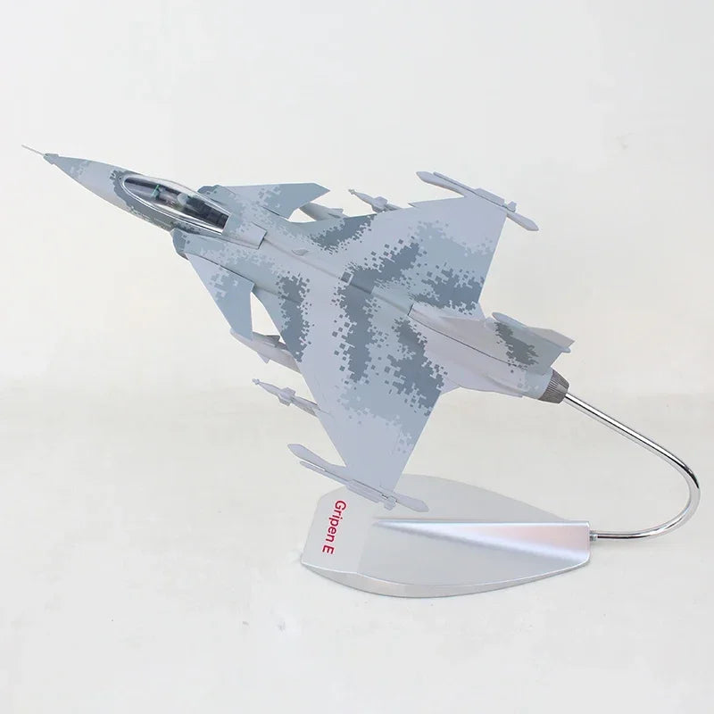 Saab JAS-39 Gripen | Escala 1:48 (~29,0 cm) | En plástico | Suecia | Caza multifunción