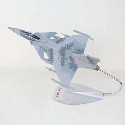 Saab JAS-39 Gripen | Escala 1:48 (~29,0 cm) | En plástico | Suecia | Caza multifunción