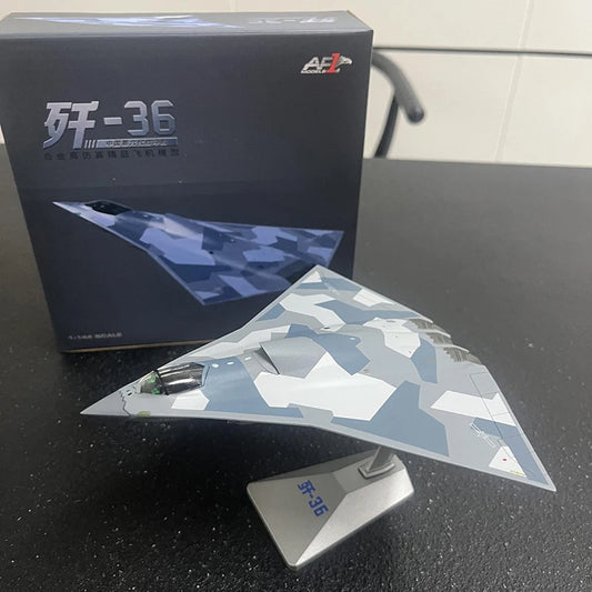 J-36 | Escala 1:144 (~12,5 cm) | Aleación Metálica | China | Modelo de Avión de Combate