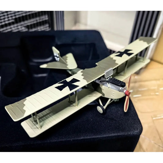 Biplano Hansa-Brandenburg | Escala 1:72 | De Aleación Metálica | Austria-Hungría | Con Soporte para Exhibición