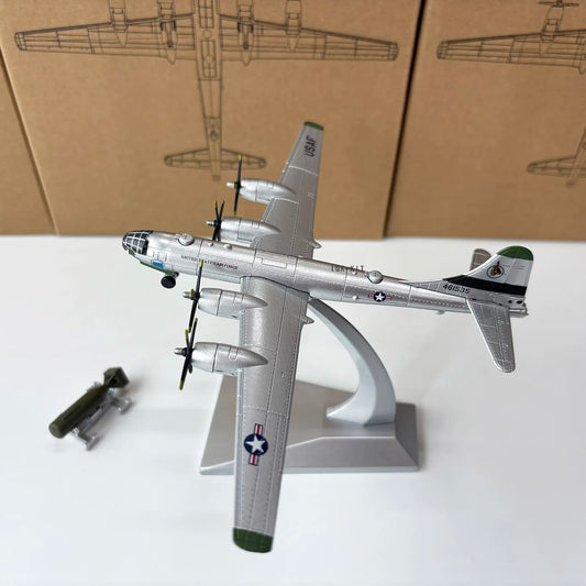 B-29 Superfortress | Escala 1:200 (~21,5 cm) | Aleación Metálica | EE. UU. | Bombardero Pesado, Modelo Estático para Exhibición