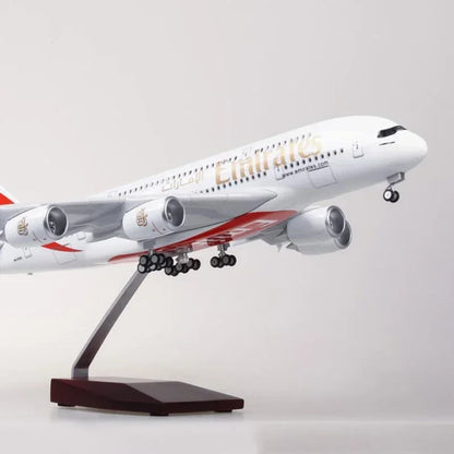 Airbus A380 | Escala 1:160 (~45,5 cm) | En Aleación Metálica y Plástico/Resina | Emiratos Árabes Unidos | Con Luces y Tren de Aterrizaje Retráctil