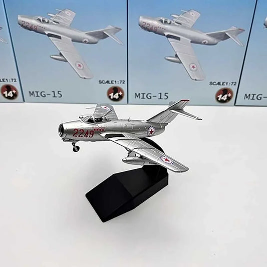 Mikoyan-Gurevich MiG-15 (J-5) | Escala 1:72 (~14,0 cm) | En aleación metálica | China | Caza a reacción de la Fuerza Aérea