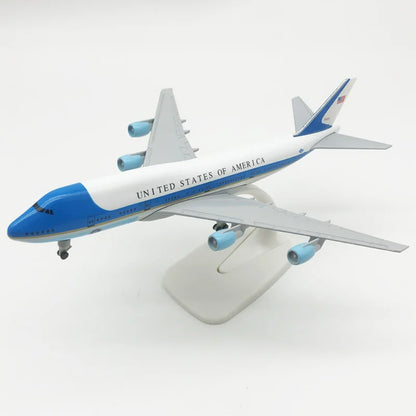 Boeing 747-300 Air Force One | Escala 1:400 (~17,1 cm) | En aleación metálica | EE. UU. | Con soporte y tren de aterrizaje