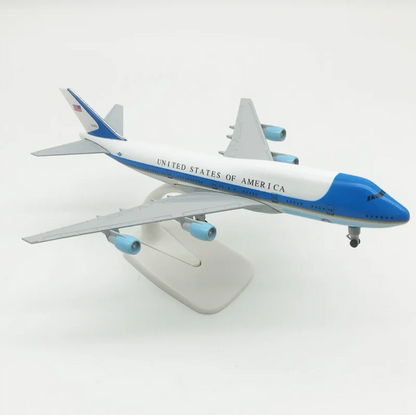 Boeing 747-300 Air Force One | Escala 1:400 (~17,1 cm) | En aleación metálica | EE. UU. | Con soporte y tren de aterrizaje