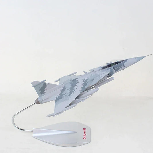 Saab JAS-39 Gripen | Escala 1:48 (~29,0 cm) | En plástico | Suecia | Caza multifunción